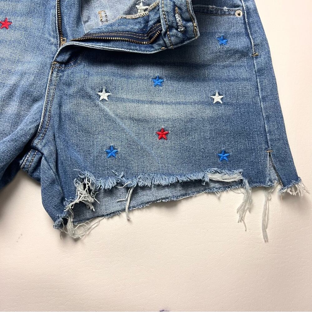 No Boundaries Women’s Star Print Embroidery Design Raw Denim Hem Shorts Sz 13 - Picture 8 of 9